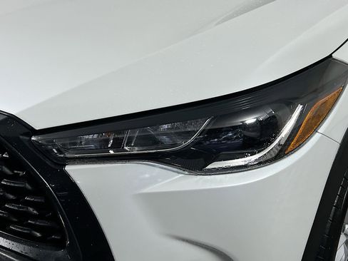Used 2024 Toyota Corolla Cross LE image 12