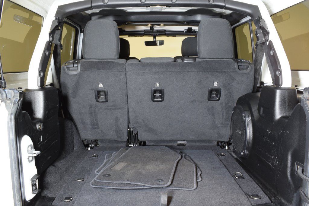 Used 2020 Jeep Wrangler Unlimited Sahara w/ Uconnect 4C Nav & Sound Group AWD/4WD image 28