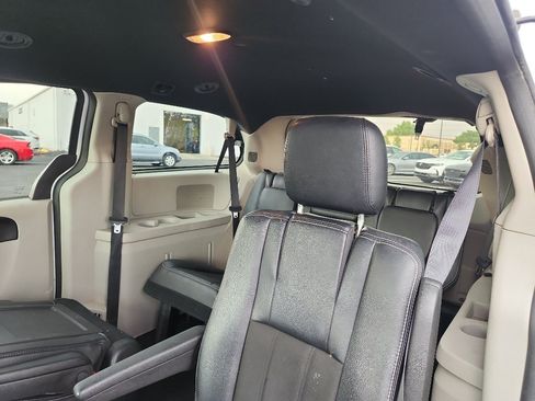 Used 2019 Dodge Grand Caravan SXT FWD image 12