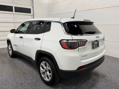 Used 2025 Jeep Compass Sport AWD/4WD image 4