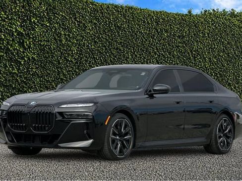 Used 2025 BMW i7 xDrive60 w/ Executive Package AWD/4WD image 8