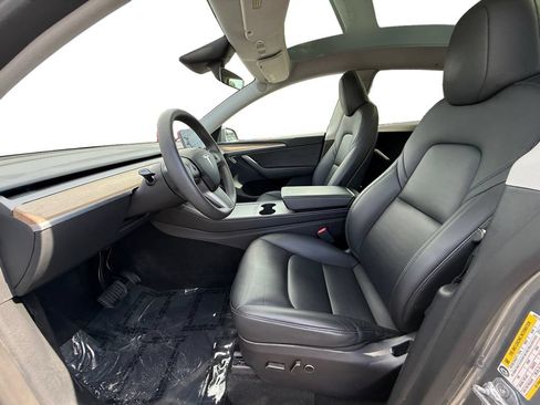 Used 2024 Tesla Model Y Long Range AWD/4WD image 9