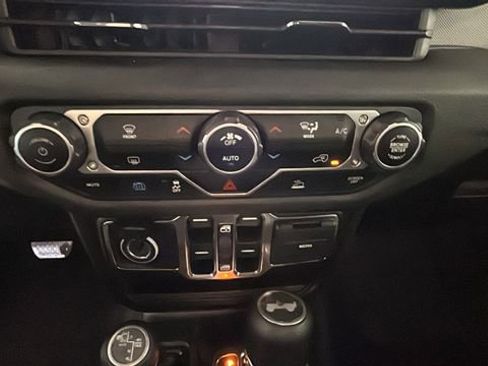 Used 2024 Jeep Wrangler Unlimited AWD/4WD image 23