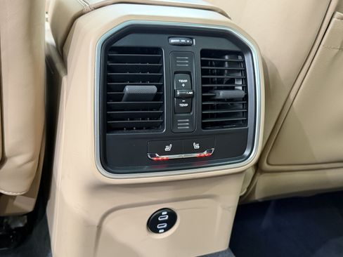 Certified 2023 Porsche Macan S AWD/4WD image 21