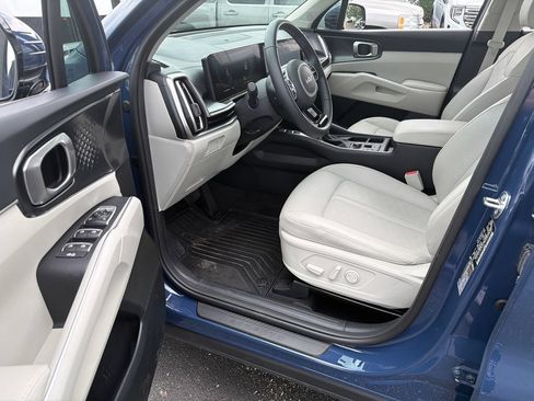 Used 2025 Kia Sorento S AWD/4WD image 18