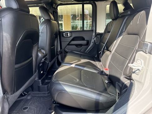 Used 2022 Jeep Wrangler Unlimited Sahara w/ Cold Weather Group AWD/4WD image 19
