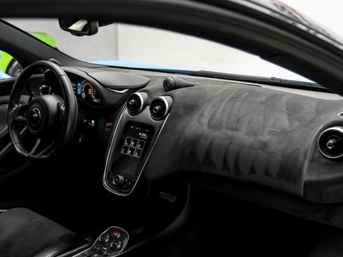 Used 2019 McLaren 600LT RWD image 17