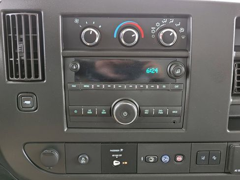 Used 2021 Chevrolet Express 3500 w/ Power Convenience Package RWD image 9