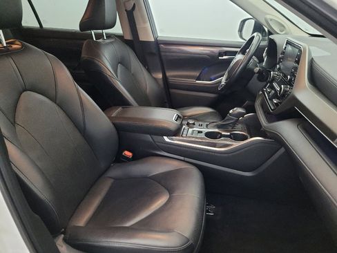 Used 2021 Toyota Highlander Limited image 21