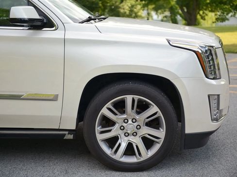 Used 2015 Cadillac Escalade Premium AWD/4WD image 35
