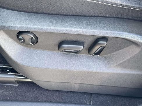 Certified 2023 Volkswagen Atlas SE FWD image 18