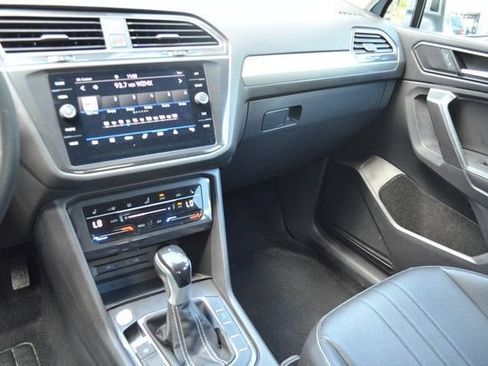 Used 2024 Volkswagen Tiguan SE AWD/4WD image 25