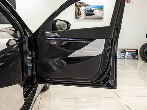 Used 2025 BMW M5 w/ Carbon Package image 40