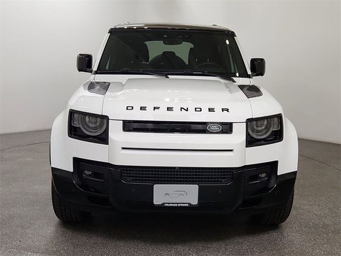 Used 2025 Land Rover Defender 110 X-Dynamic SE image 15