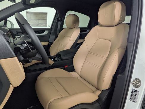 New 2026 Porsche Cayenne Coupe AWD/4WD image 5