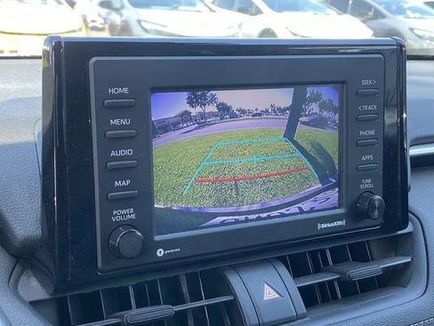 Used 2020 Toyota RAV4 XLE w/ Carpet Mat Package AWD/4WD image 8