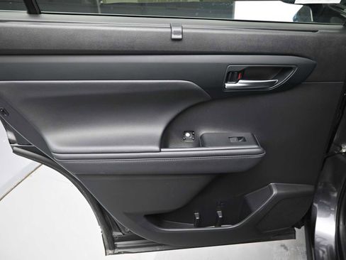 Used 2024 Toyota Highlander XLE image 15