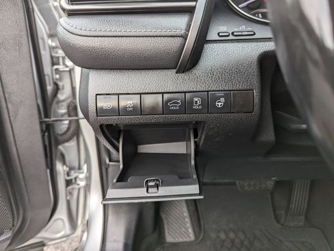 Used 2020 Toyota Camry SE image 13