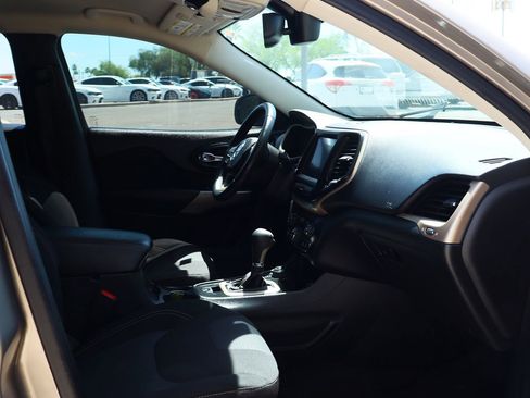 Used 2017 Jeep Cherokee Latitude w/ Comfort/Convenience Group image 32