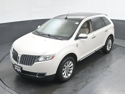 Used 2015 Lincoln MKX AWD w/ Equipment Group 102A image 28