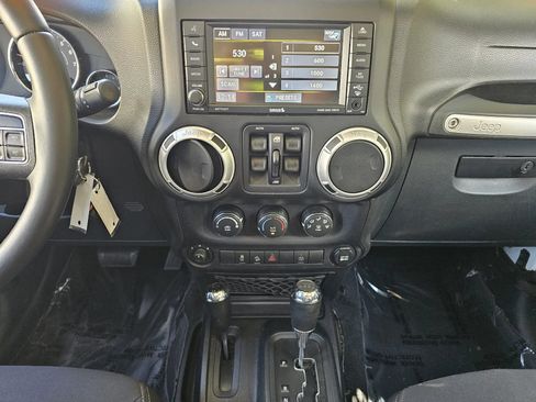 Used 2014 Jeep Wrangler Unlimited Sahara w/ Connectivity Group AWD/4WD image 24