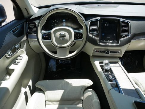 Used 2022 Volvo XC90 T8 Inscription w/ Advanced Package AWD/4WD image 12