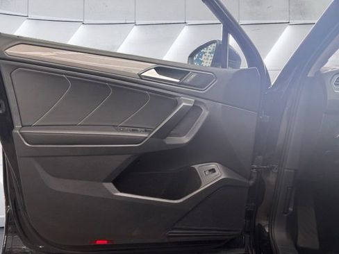 Used 2022 Volkswagen Tiguan SE image 24