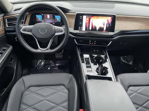 Used 2024 Volkswagen Atlas SE image 18