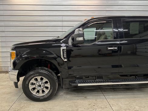 Used 2017 Ford F350 Lariat image 3