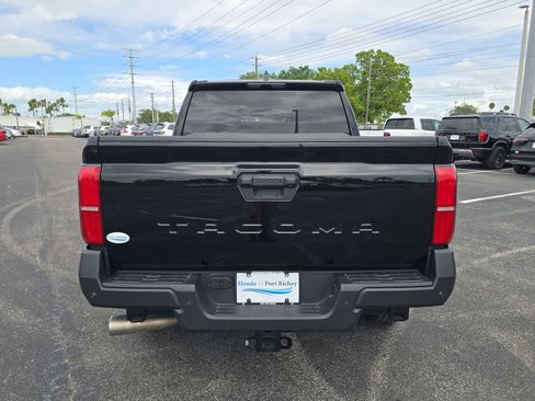 Used 2025 Toyota Tacoma SR image 5