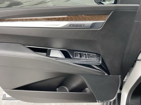 Used 2025 Cadillac Escalade ESV Sport Platinum image 12