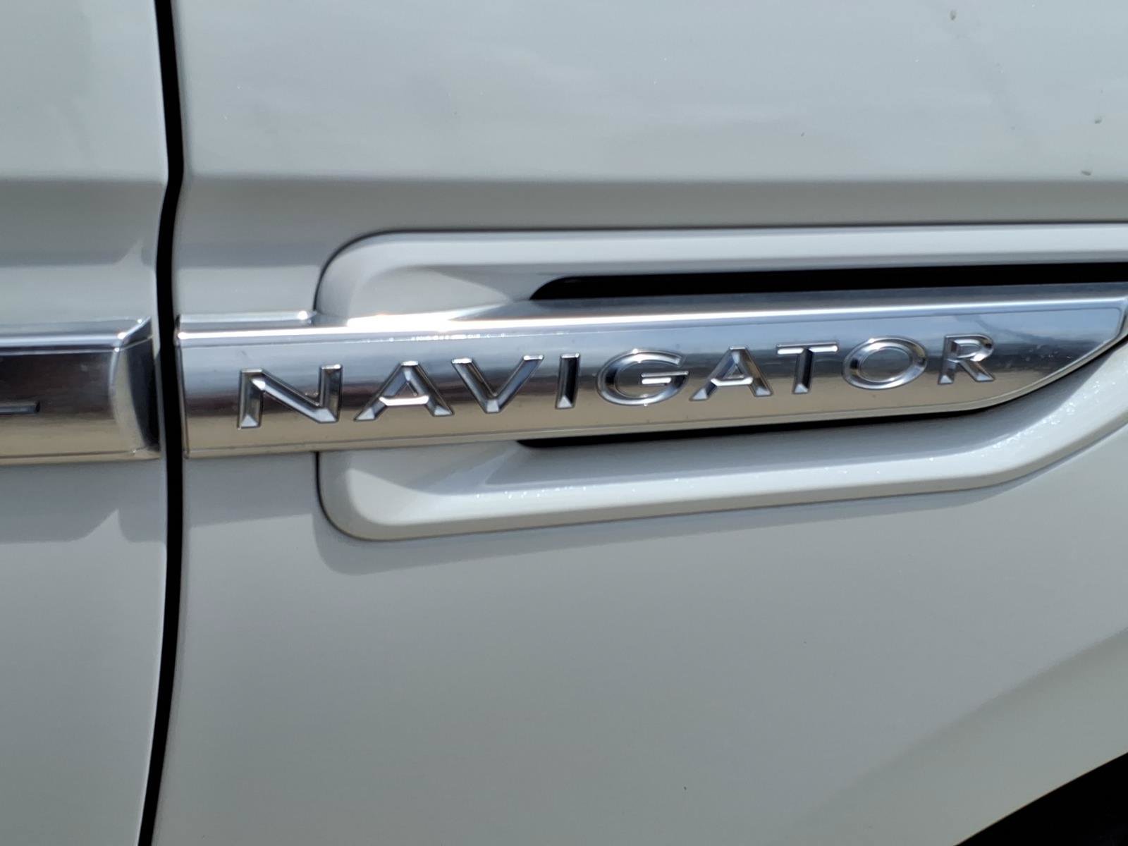 Used 2021 Lincoln Navigator L Reserve w/ Luxury Package AWD/4WD image 12