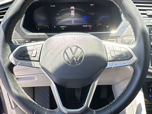 Used 2023 Volkswagen Tiguan SE w/ Panoramic Sunroof Package FWD image 12