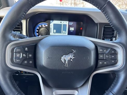 Used 2023 Ford Bronco Wildtrak image 24