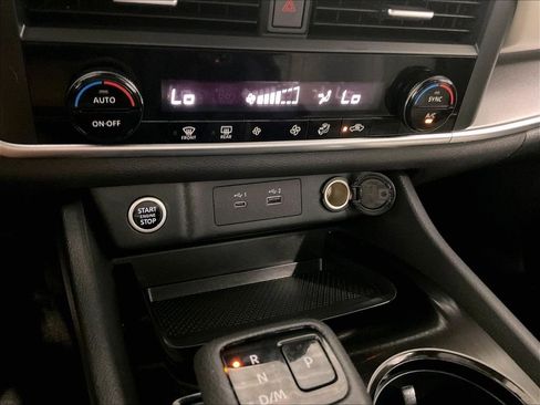 Used 2023 Nissan Rogue SV AWD/4WD image 25