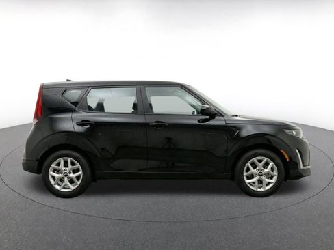 Used 2025 Kia Soul LX w/ LX Technology Package FWD image 10