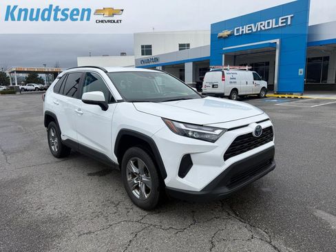 Used 2022 Toyota RAV4 XLE image 1
