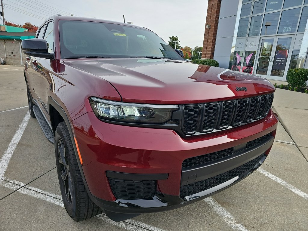 Certified 2025 Jeep Grand Cherokee L Altitude AWD/4WD image 4