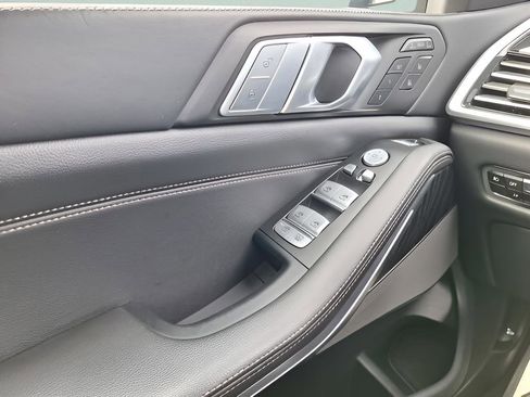 Used 2021 BMW X7 xDrive40i w/ M Sport Package image 17