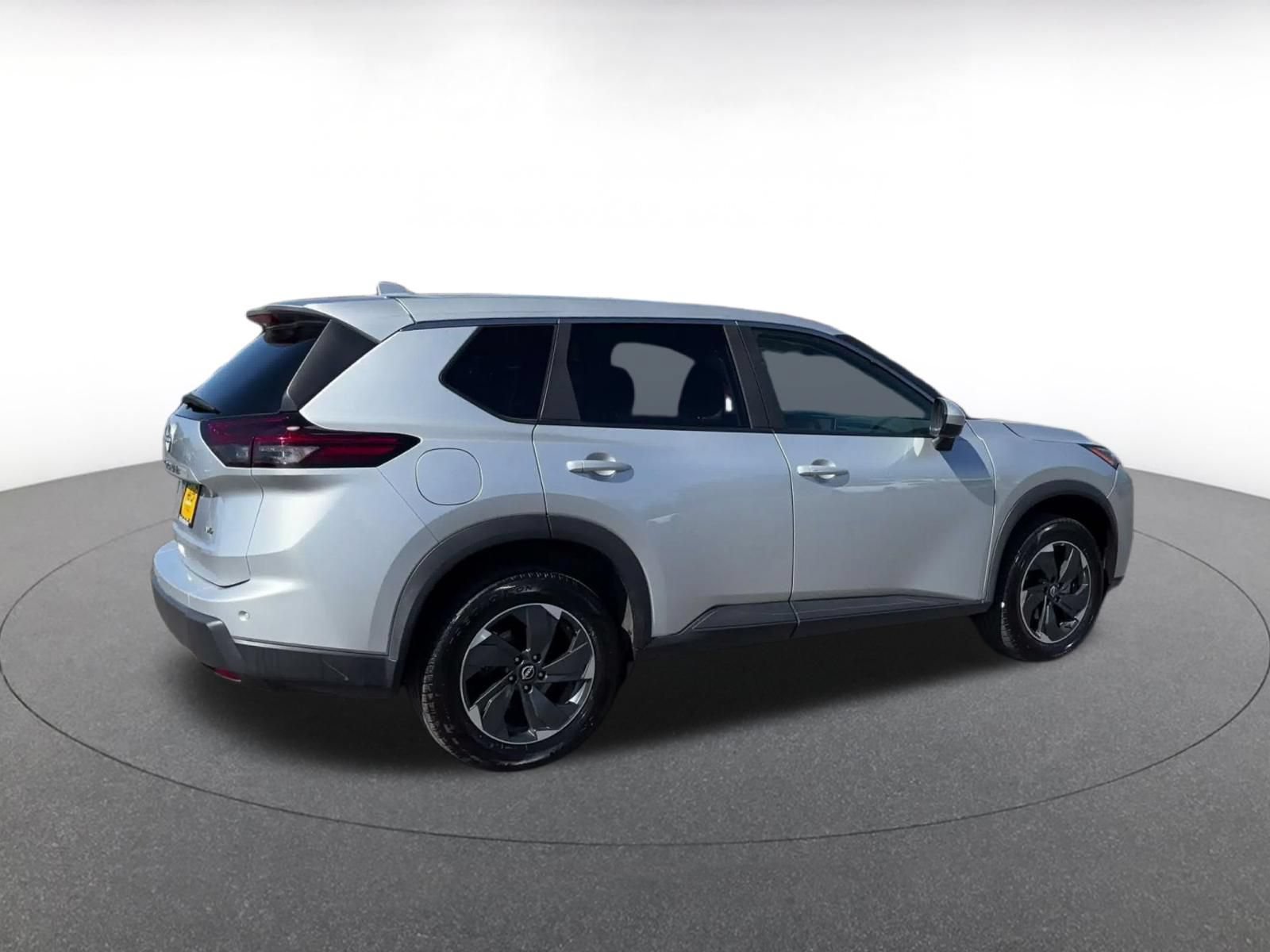 Used 2025 Nissan Rogue SV AWD/4WD image 13