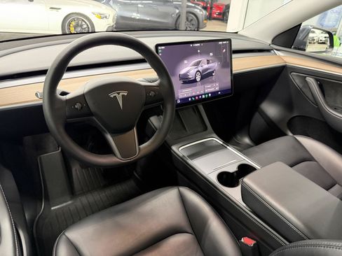 Used 2023 Tesla Model Y Long Range AWD/4WD image 16