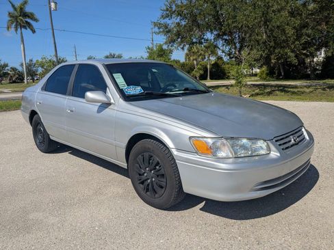 Used 2000 Toyota Camry FWD image 2