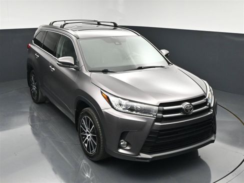 Used 2018 Toyota Highlander SE AWD/4WD image 21