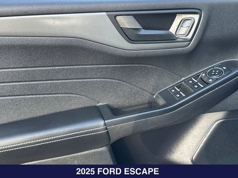 Used 2025 Ford Escape Active FWD image 12