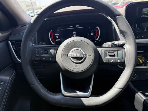 Used 2023 Nissan Rogue Platinum FWD image 16