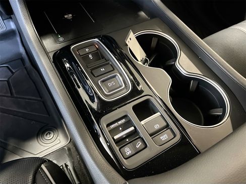 Used 2025 Honda Pilot Elite image 17