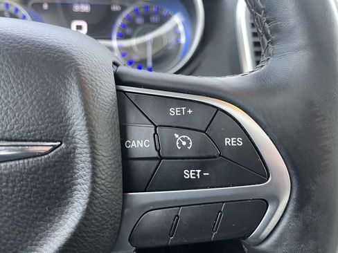 Used 2015 Chrysler 300 C w/ Light Group image 17