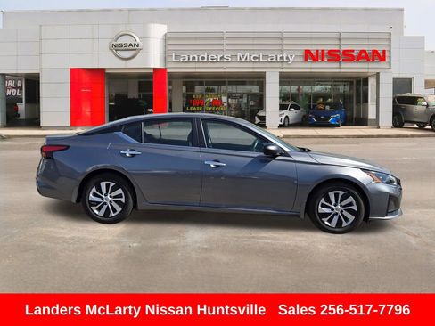 Used 2024 Nissan Altima 2.5 S image 2