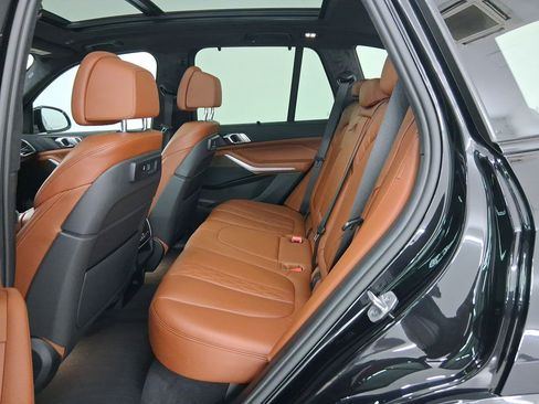 Used 2022 BMW X5 xDrive40i w/ M Sport Package image 12