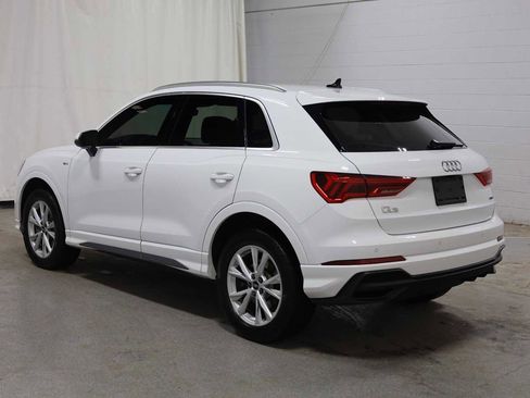 Used 2023 Audi Q3 2.0T Premium w/ Convenience Package image 3